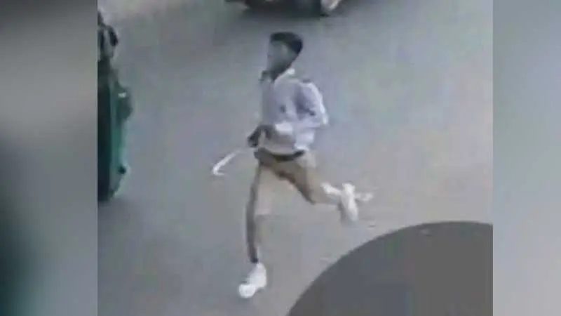 শাসন করায় শিক্ষককে গাছের ডাল দিয়ে পিটিয়ে আহত, স্কুলছাত্র বহিষ্কার
