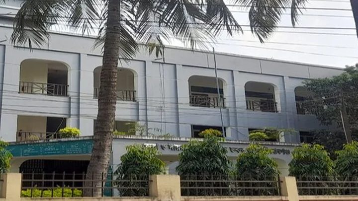 ছাত্রীকে ধর্ষণচেষ্টার মামলায় শিক্ষককে পাঁচ বছর কারাদণ্ড
