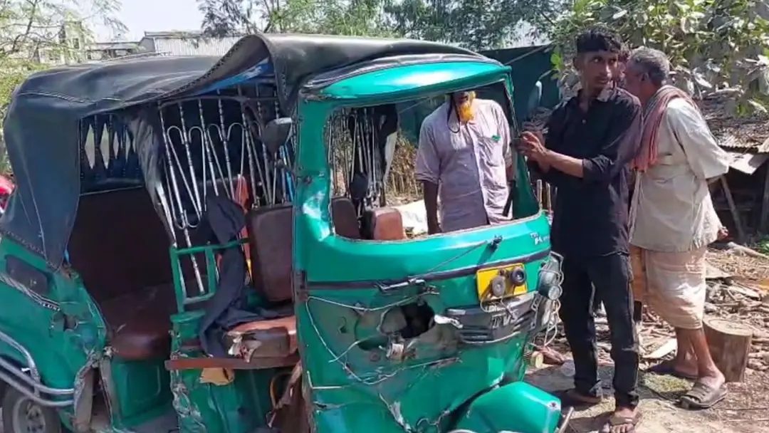 কাভার্ডভ্যানের ধাক্কায় সিএনজি উল্টে ছাত্রদল নেতা নিহত