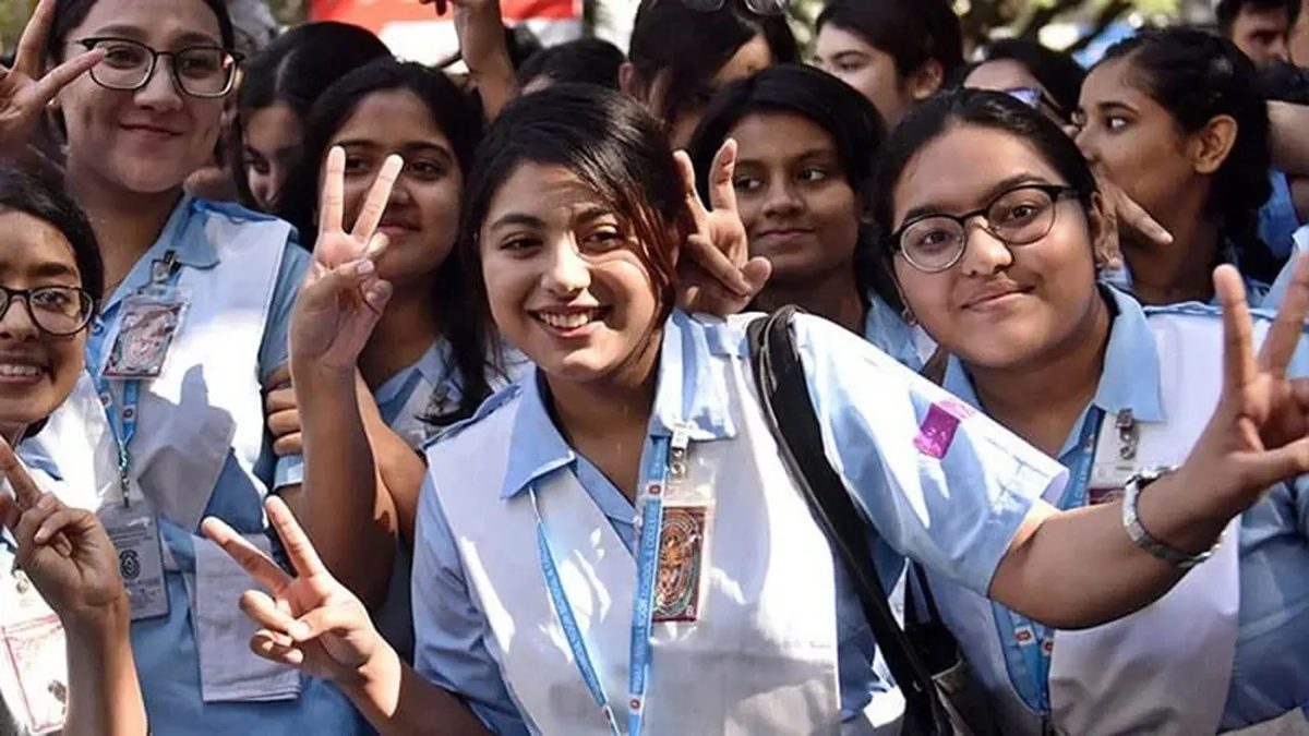 এইচএসসি ও সমমান পরীক্ষার ফল প্রকাশ,পাসের হার ৫২.১২ শতাংশ