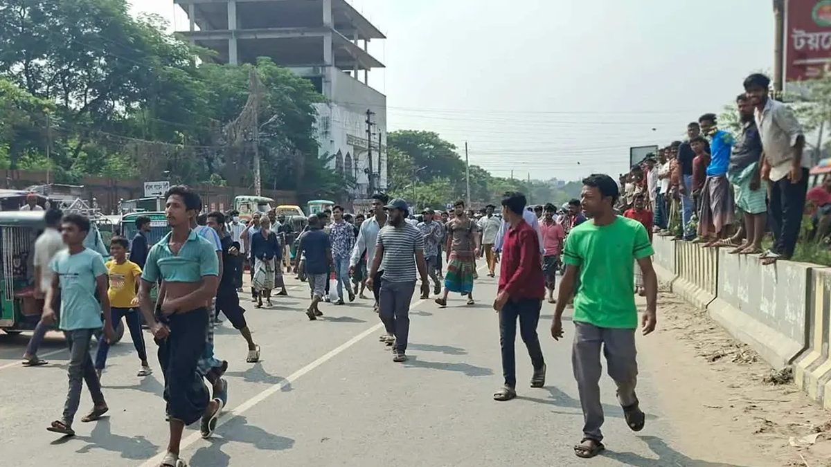 মোহাম্মদপুর-বসিলায় অটোরিকশাচালকদের সড়ক অবরোধ, ভোগান্তিতে যাত্রীরা