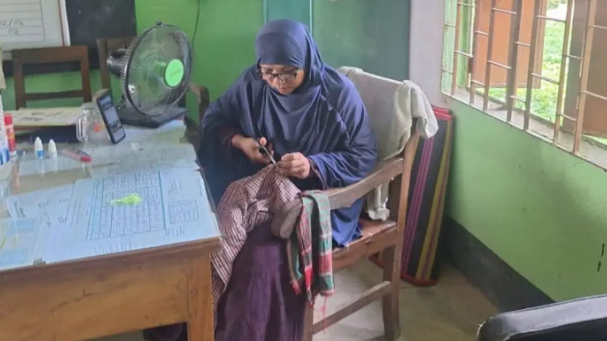 শিক্ষার্থীর ছেঁড়া জামায় প্রধান শিক্ষিকার মমতার সেলাই