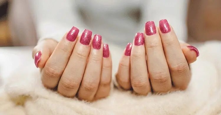 নেইলপলিশ দেওয়া নখে খাবার খেলে কী হয়?